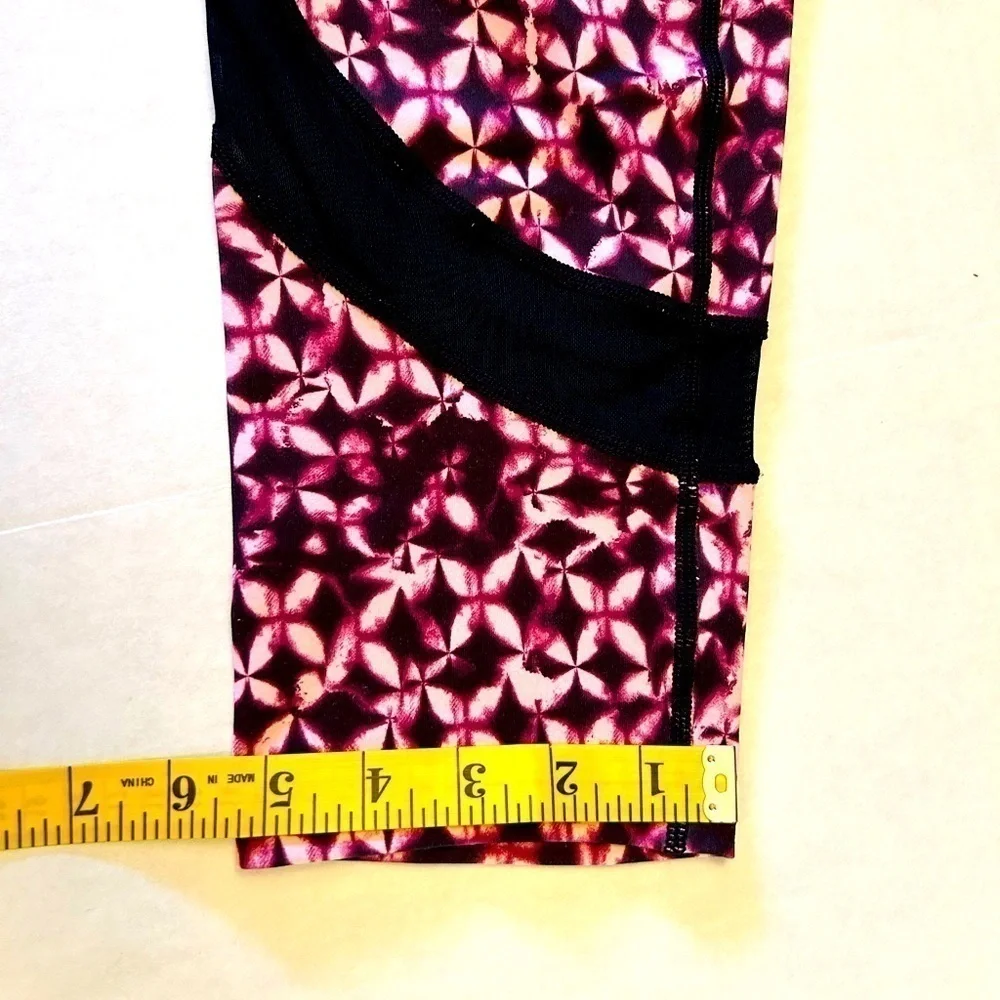 GAIAM women’s yoga pants‎ legging crop capri & mesh design on legs. Size M. G1